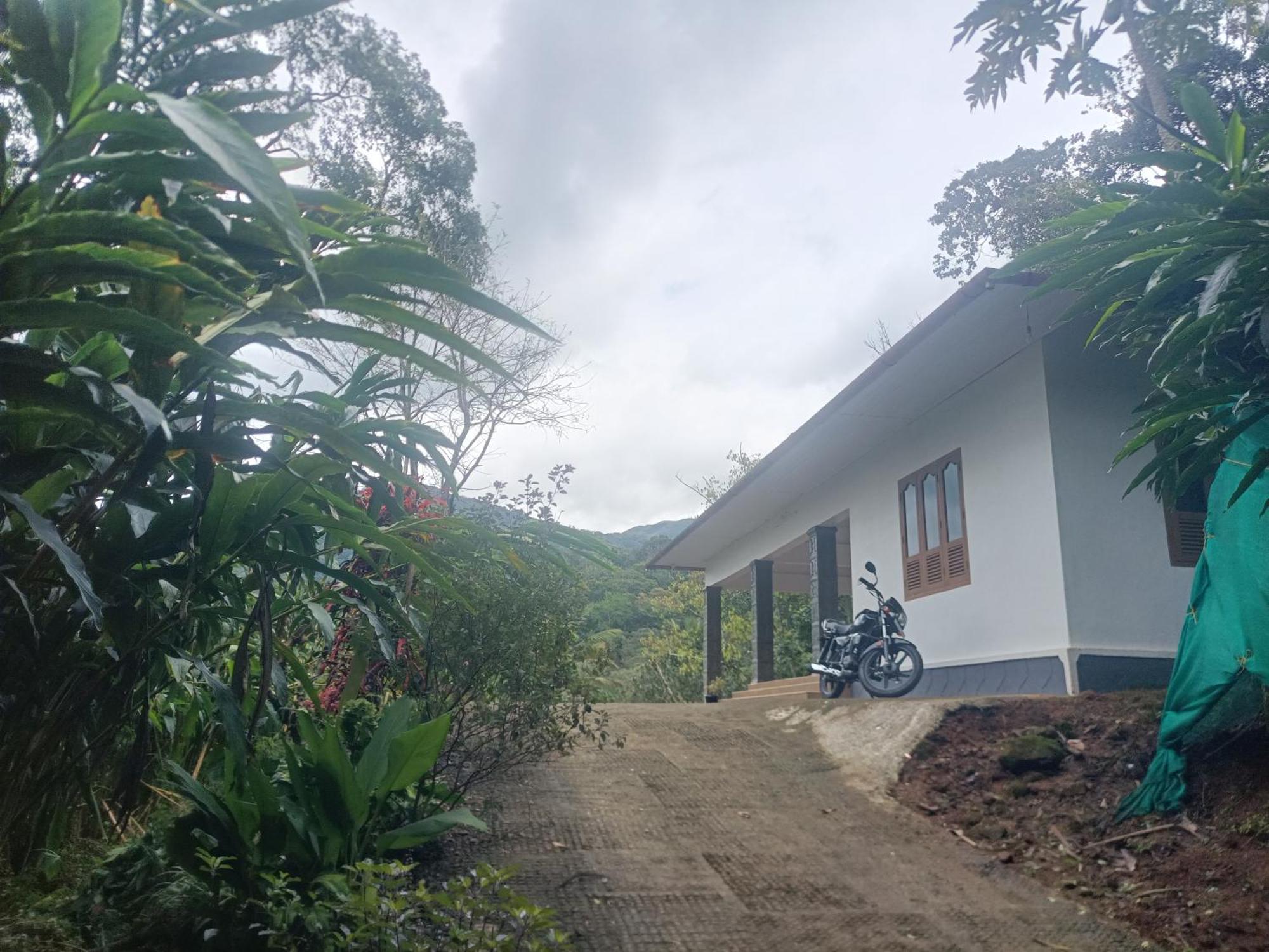 Anivilla Holiday Home Kunjithanny Anachal ภายนอก รูปภาพ